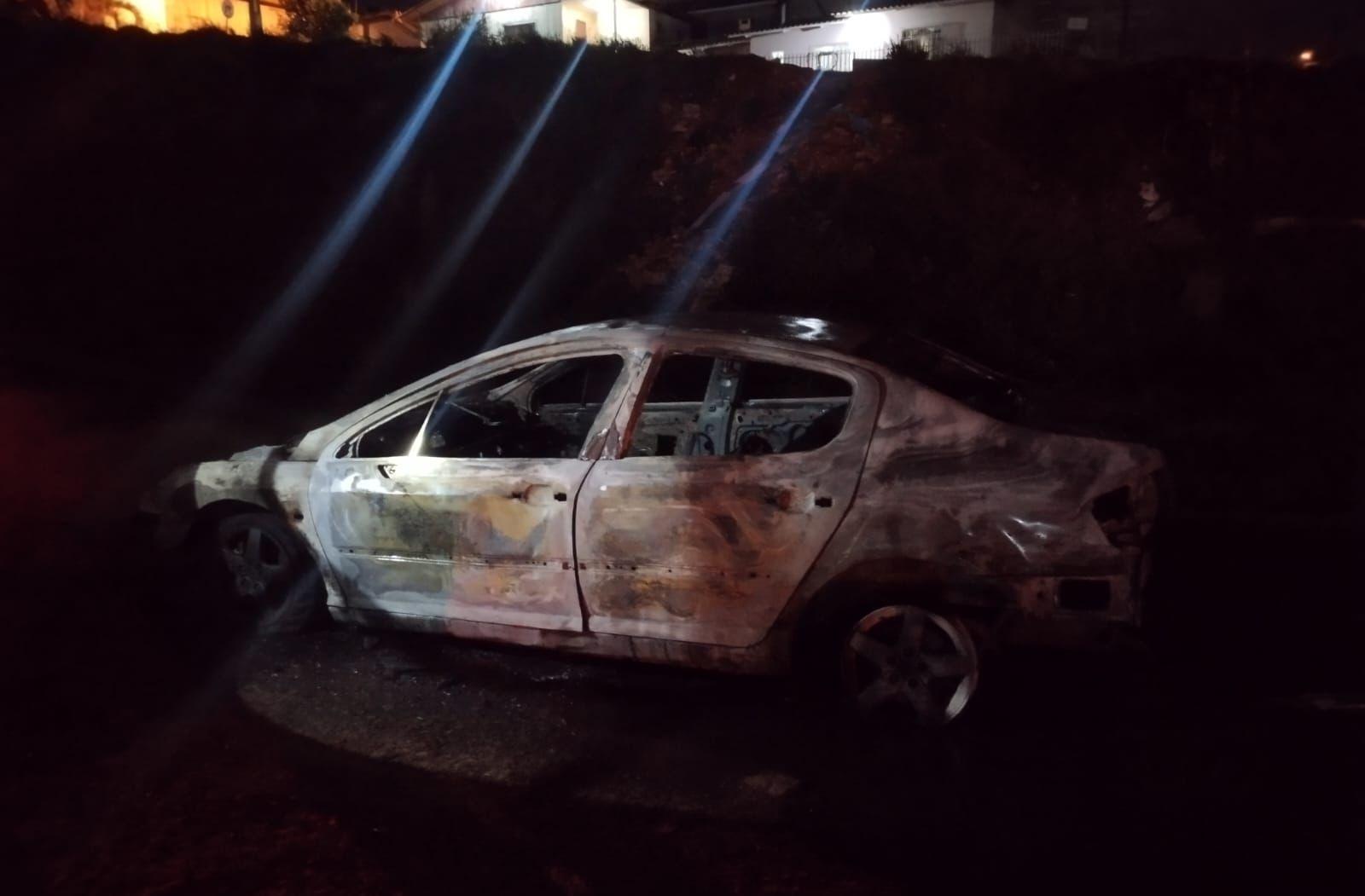 Incêndio em veículo mobiliza guarnição na BR-470, em Campos Novos.