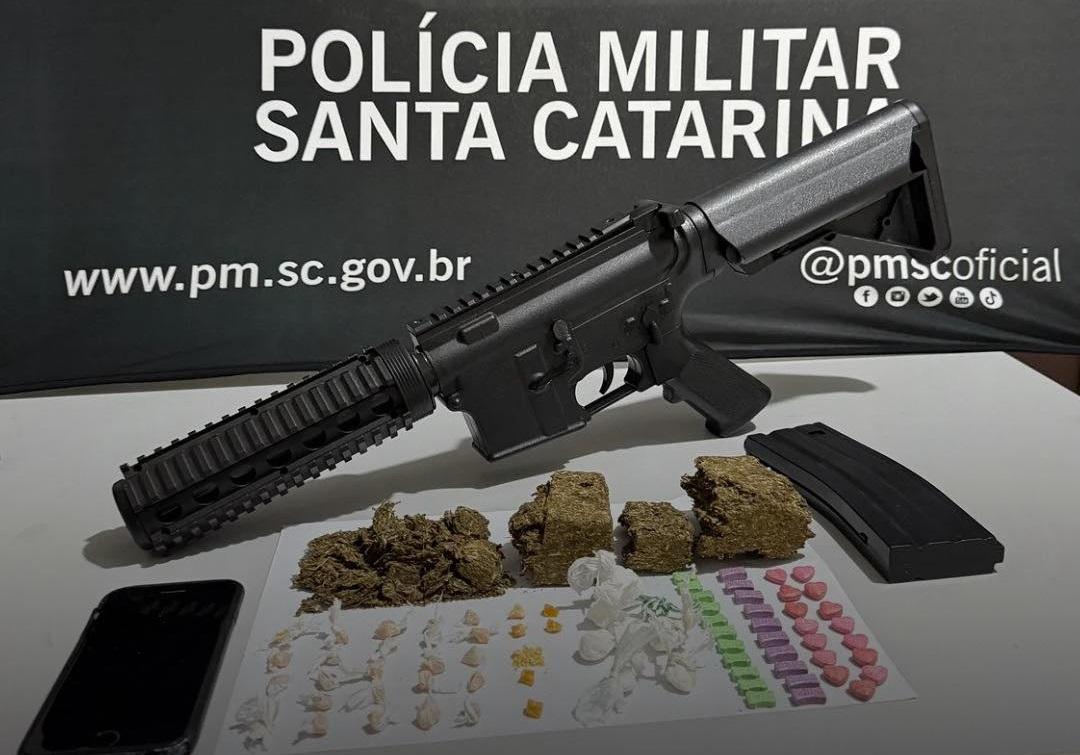 Polícia Militar realiza apreensão de drogas e simulacro em Campos Novos.