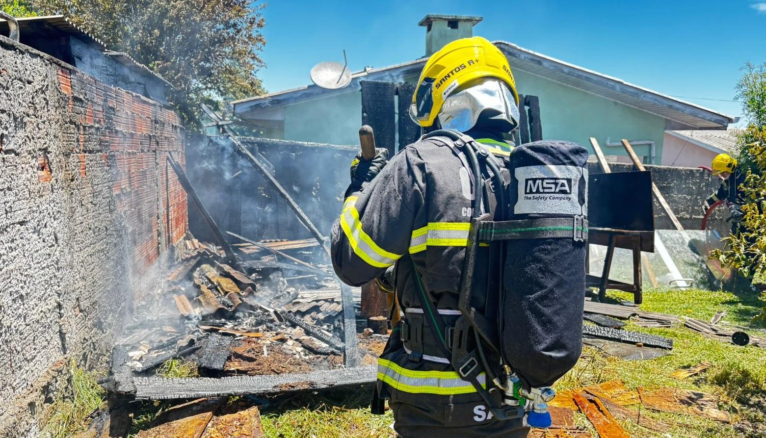 Incêndio em depósito de madeira é controlado em Campos Novos