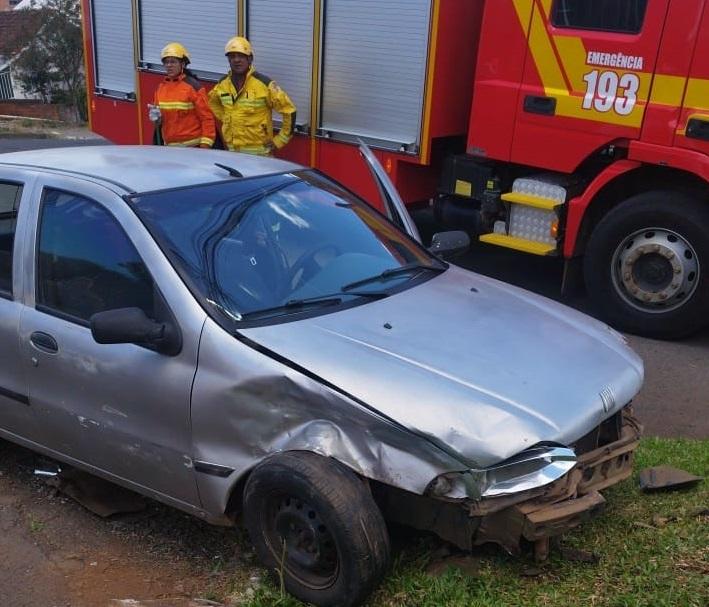 Colisão entre dois veículos deixa uma mulher ferida em Campos Novos