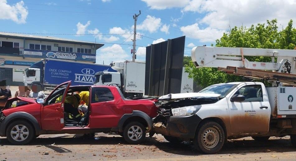 Engavetamento na BR-470 deixa duas pessoas feridas próximo ao trevo da Copercampos, em Campos Novos