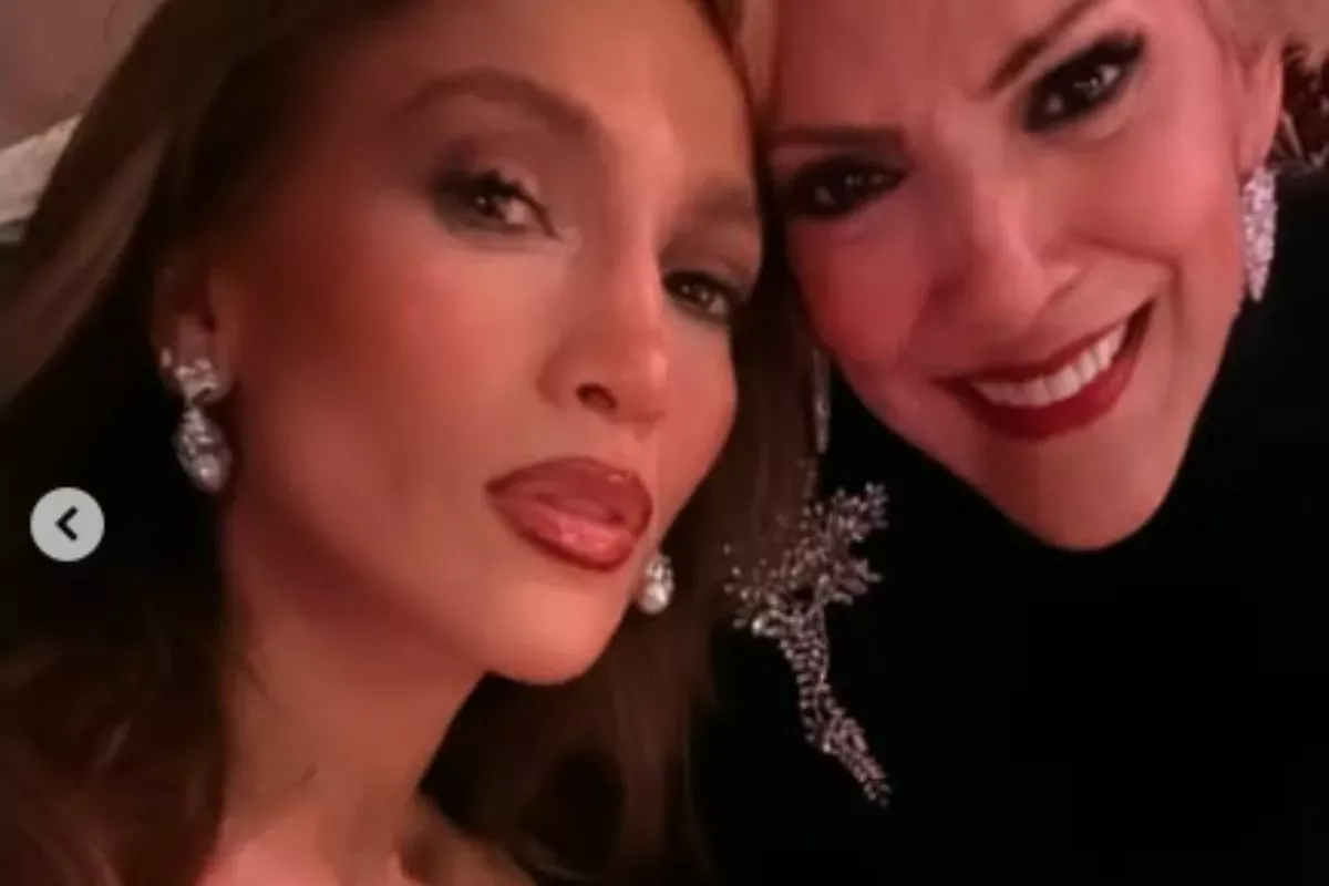 Jennifer Lopez abre álbum de fotos do aniversário de 80 anos da mãe