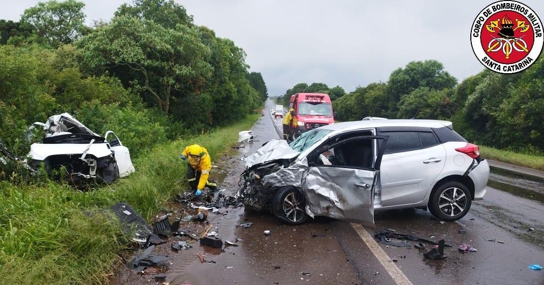 Colisão na BR-282 deixa dois mortos e um ferido em Campos Novos
