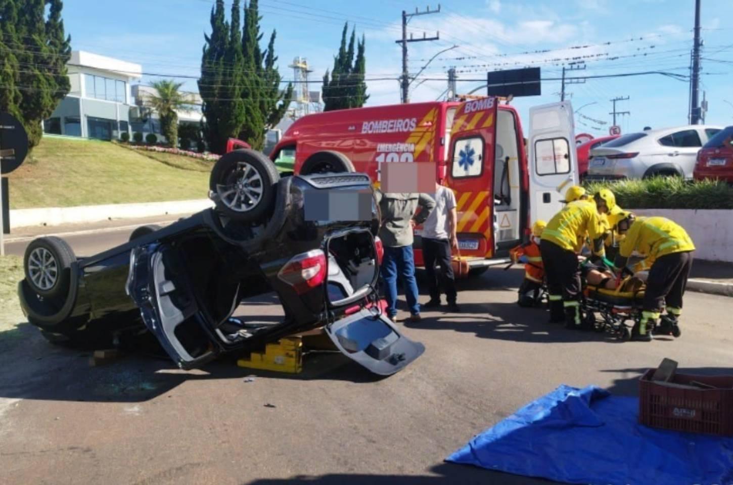 Colisão na BR-282 termina em capotamento e deixa mulher ferida em Campos Novos