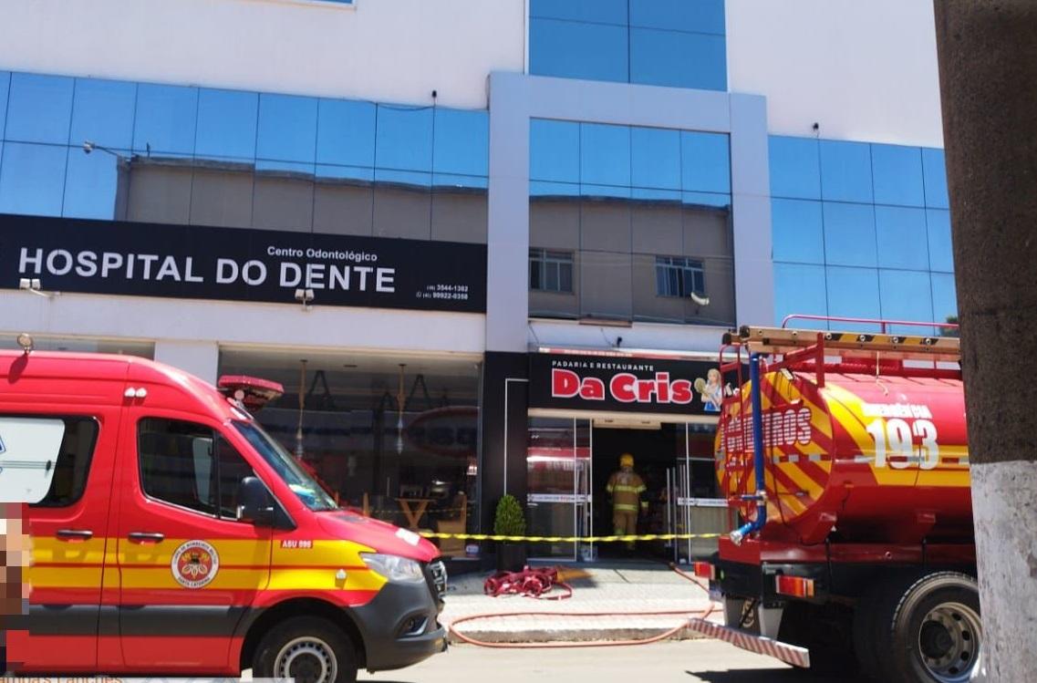 Incêndio atinge padaria no Centro de Campos Novos e é controlado pelos bombeiros