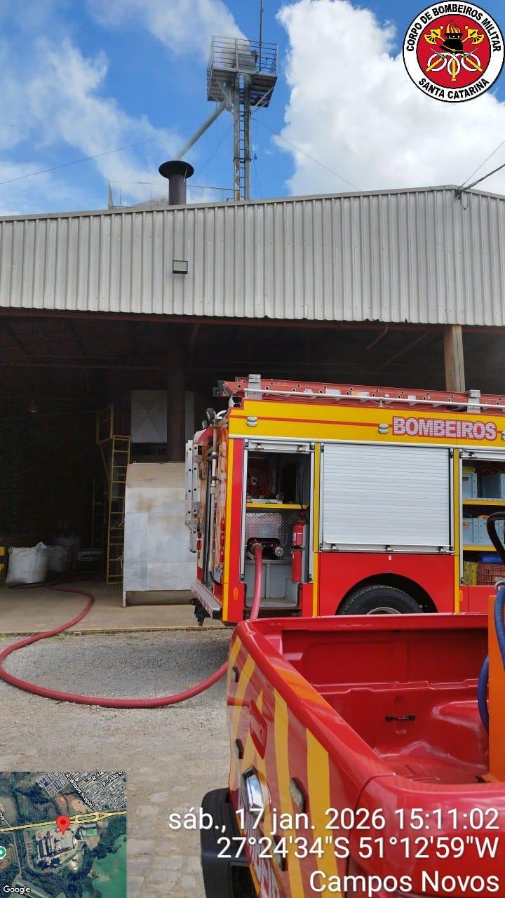 Incêndio em silo mobiliza Corpo de Bombeiros por cerca de quatro horas em Campos Novos