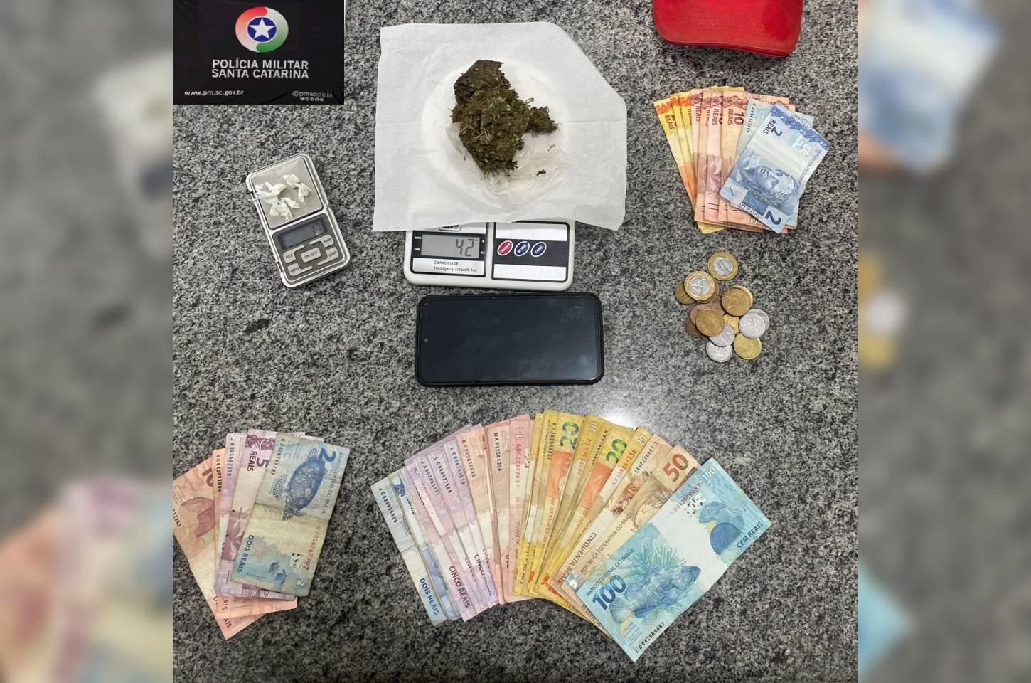 Polícia Militar prende homem em flagrante por tráfico de drogas em Campos Novos