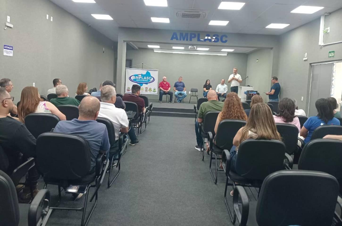 Visita do secretário Jerry Comper garante novos investimentos e obras estruturantes para Campos Novos