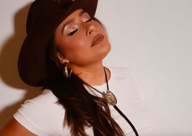 Lauana Prado exibe barriguinha de gravidez após anunciar sexo e nome de bebê: 'Me transformando'