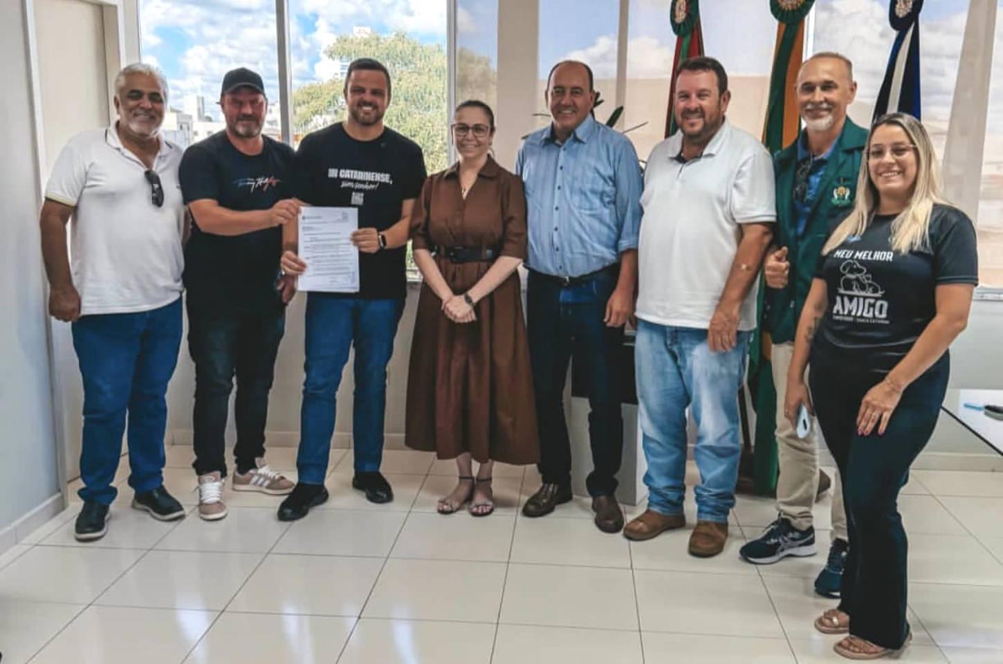 Lucas Neves garante tecnologia inédita para agricultura e reforça estrutura da saúde em Campos Novos