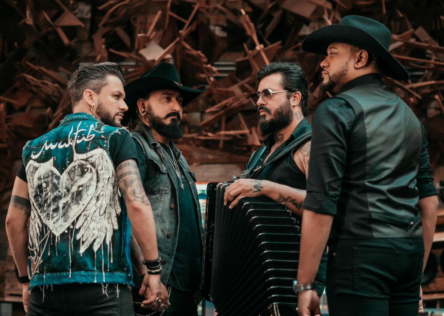 Após sucesso de “Lembrança Boa”, Traia Véia lança “Certezas” em parceria com Analaga