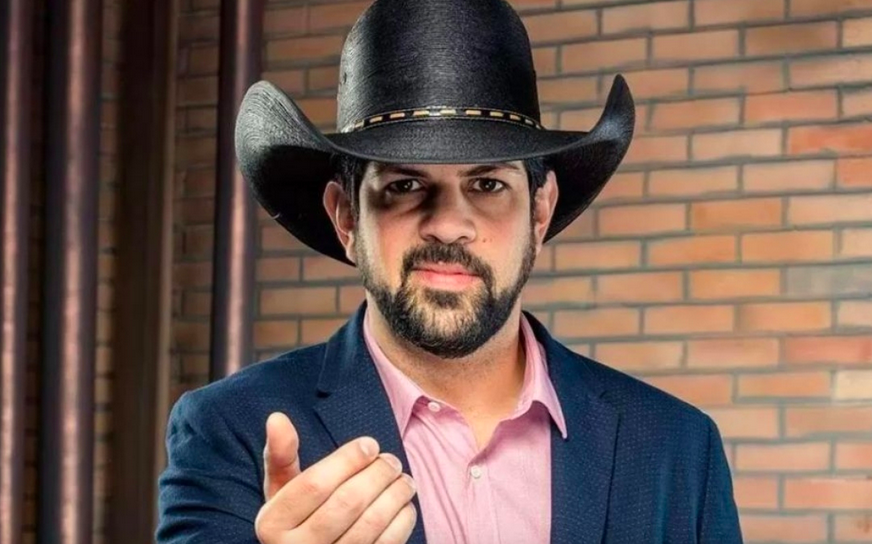 Cantor Sorocaba passa sufoco em aeroporto alvo de ataque em Dubai.