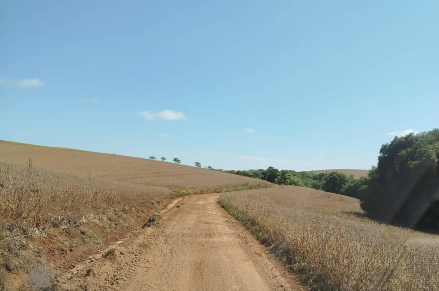Secretaria de Obras finaliza recuperação da estrada da Lebrinha
