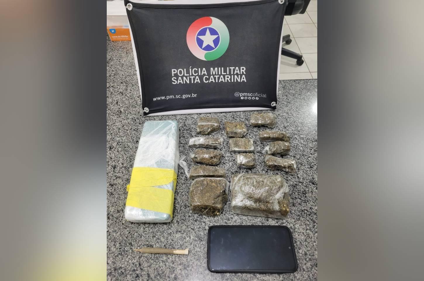 Jovem é preso por tráfico de drogas em Campos Novos