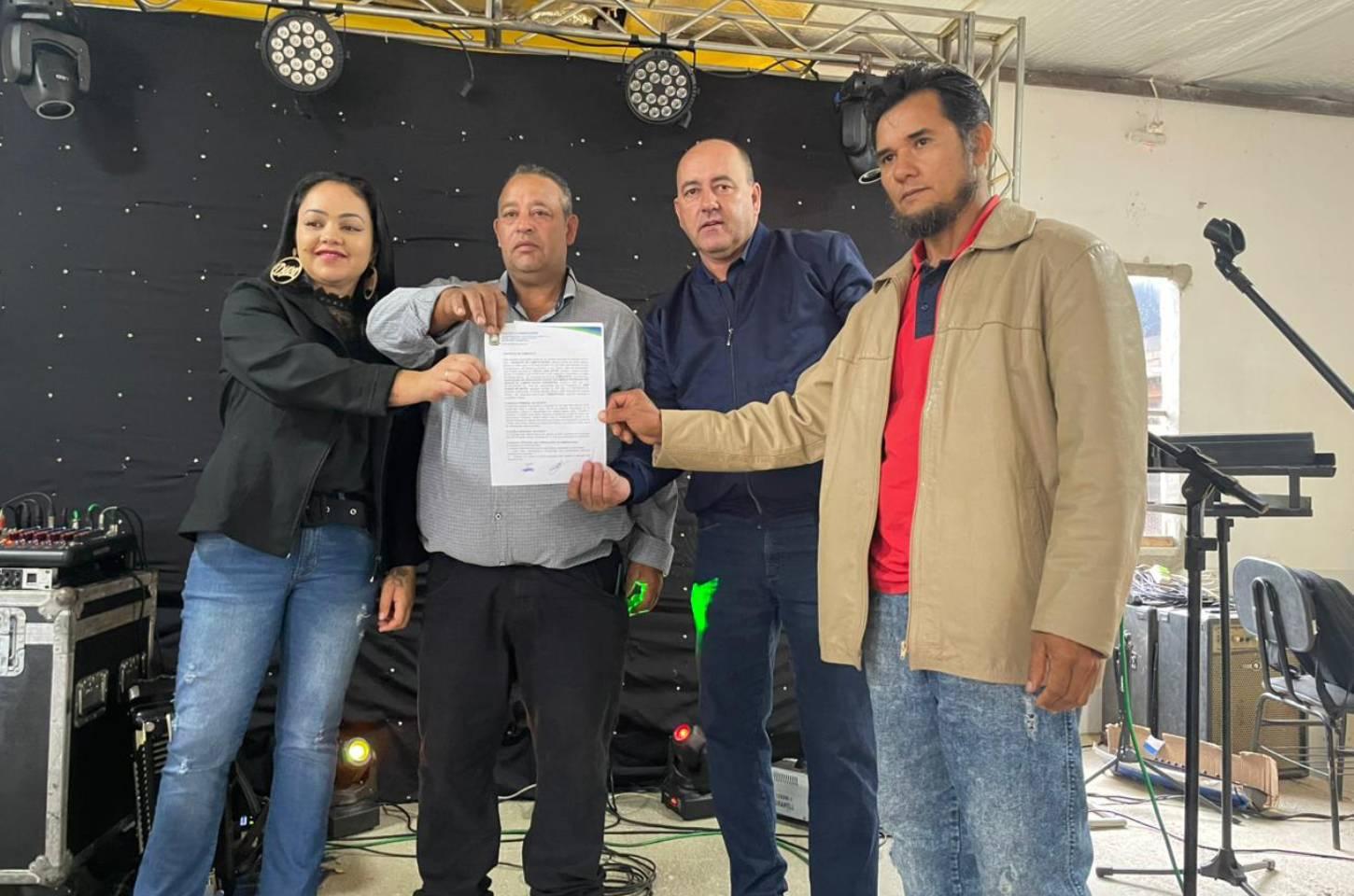 Prefeitura firma comodato de trator para associação quilombola durante Festa da União