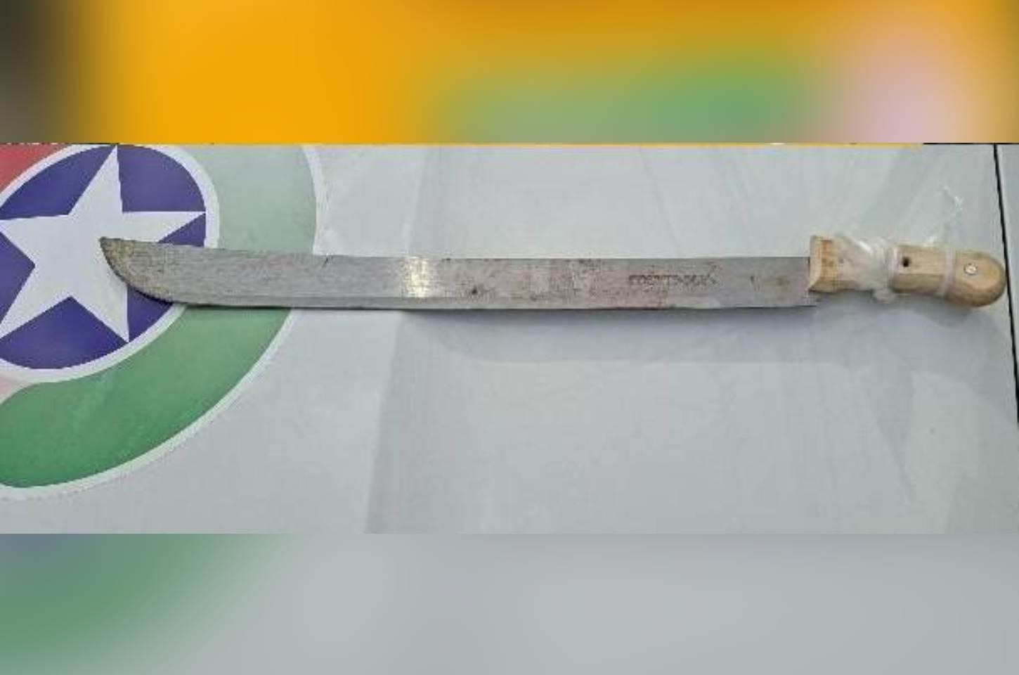 Homem é ameaçado com facão durante desentendimento no Centro de Campos Novos