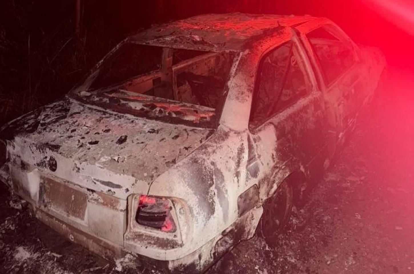 Homem é preso após incendiar casa e veículo da família no interior de Campos Novos