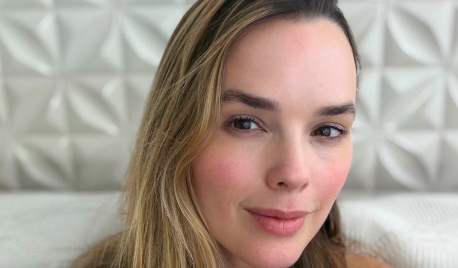 Cantora Thaeme passa por cirurgia e faz alerta aos fãs