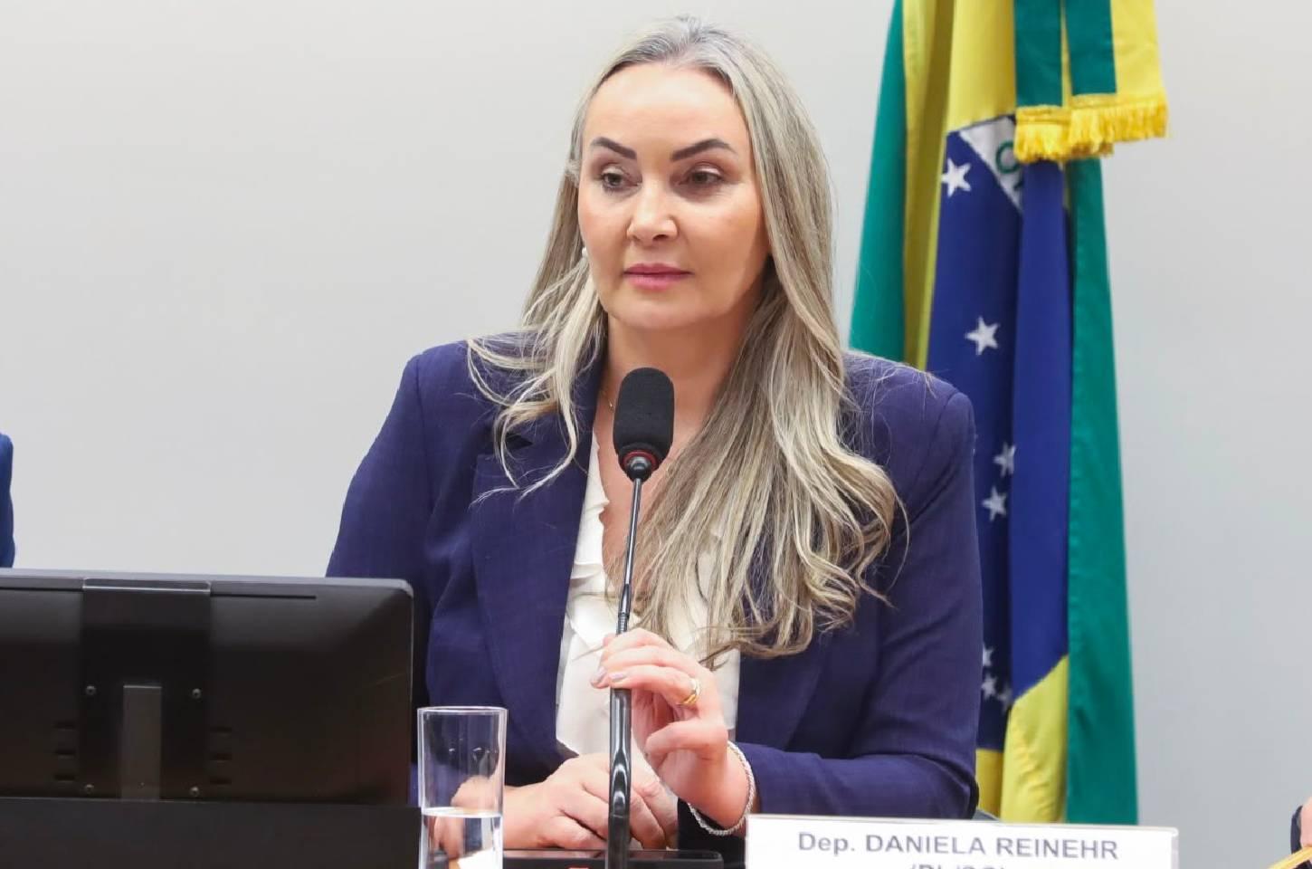 Daniela Reinehr propõe inclusão de terapeutas ocupacionais entre profissionais remunerados com recursos do Fundeb