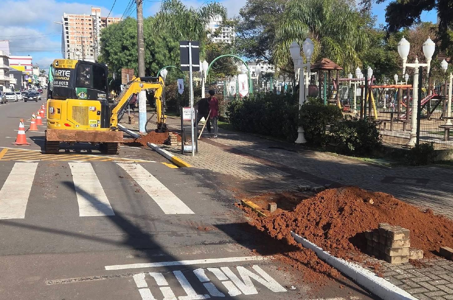 Prefeitura de Campos Novos inicia instalação de pórticos metálicos na Rua São João Batista