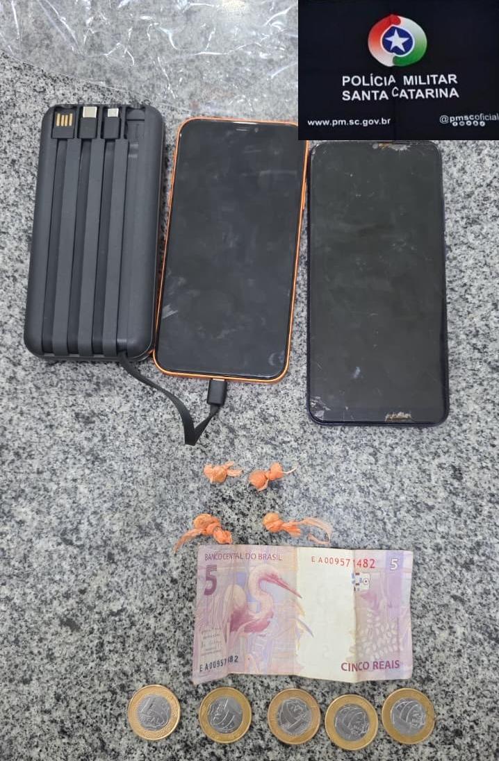 Adolescente de 16 anos é apreendido com crack e dinheiro em Campos Novos