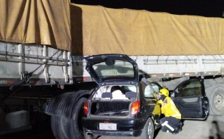 Colisão entre carro e caminhão deixa cinco feridos em Campos Novos