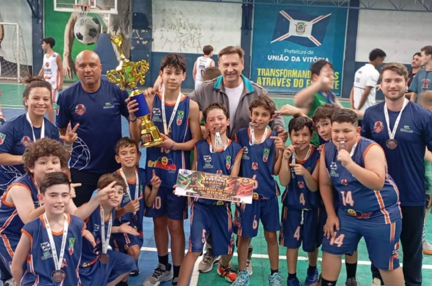Equipes Sub-12 de Campos Novos participam de Festival de Basquete em Porto União