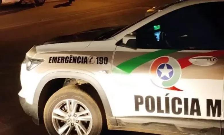 Homem é detido após ficar nu em hospital e resistir à abordagem policial em Campos Novos