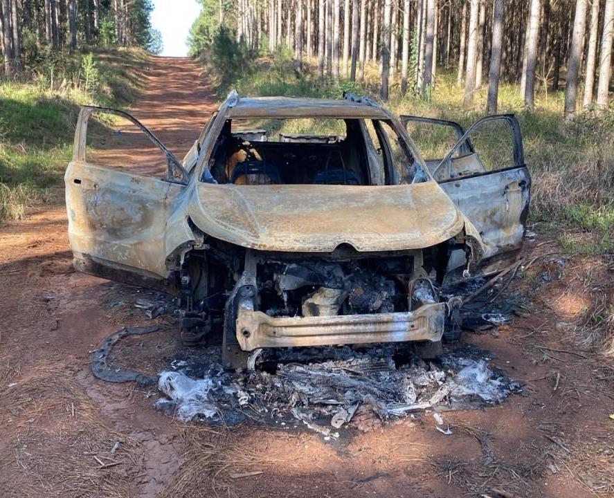 Polícia Militar localiza caminhonete furtada/roubada e destruída por incêndio em Campos Novos