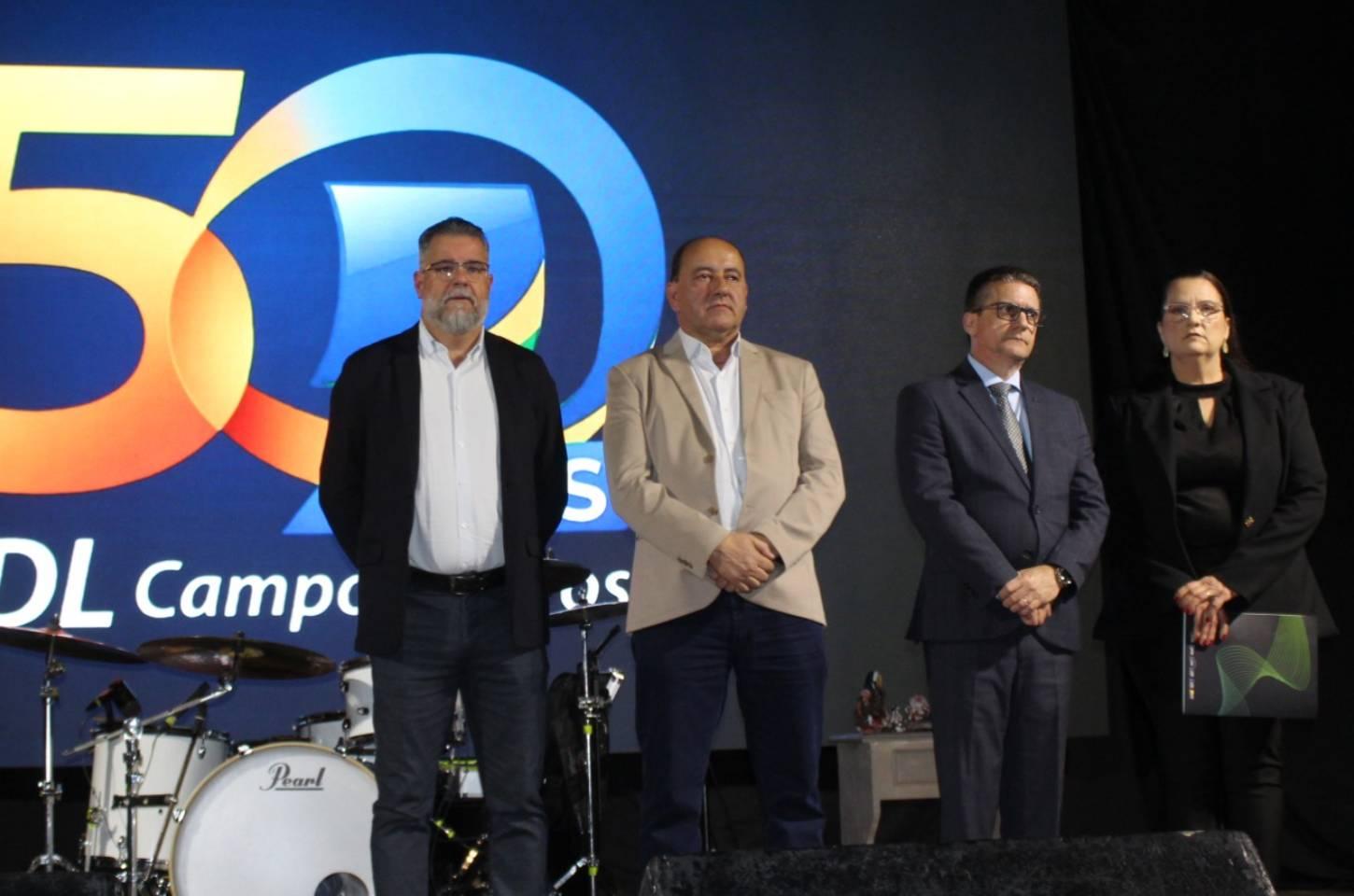 Câmara de Dirigentes Lojistas comemora 50 anos no Remember Fest