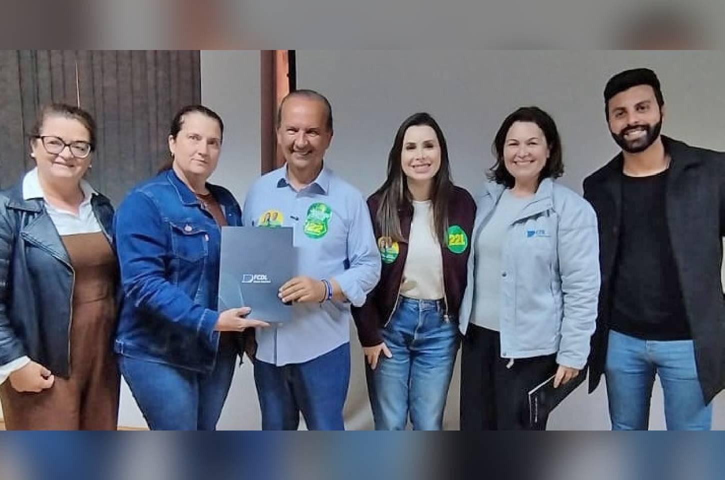CDL de Campos Novos entrega demandas e necessidades da região à Jorginho Mello