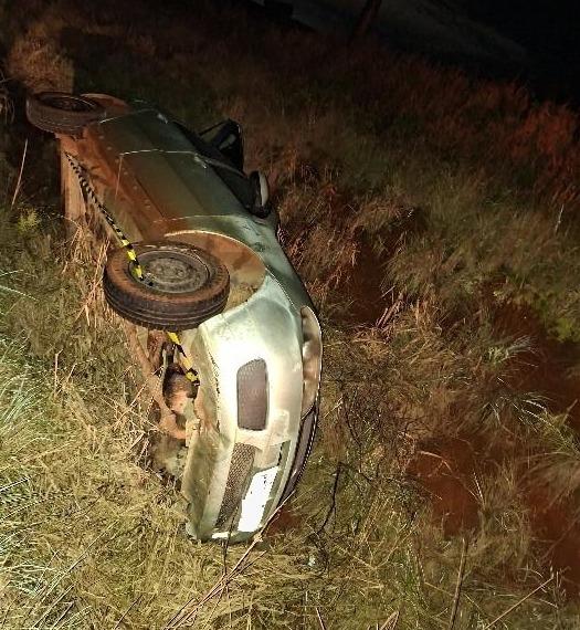 PM recupera veículo furtado após capotamento na SC-135, em Campos Novos