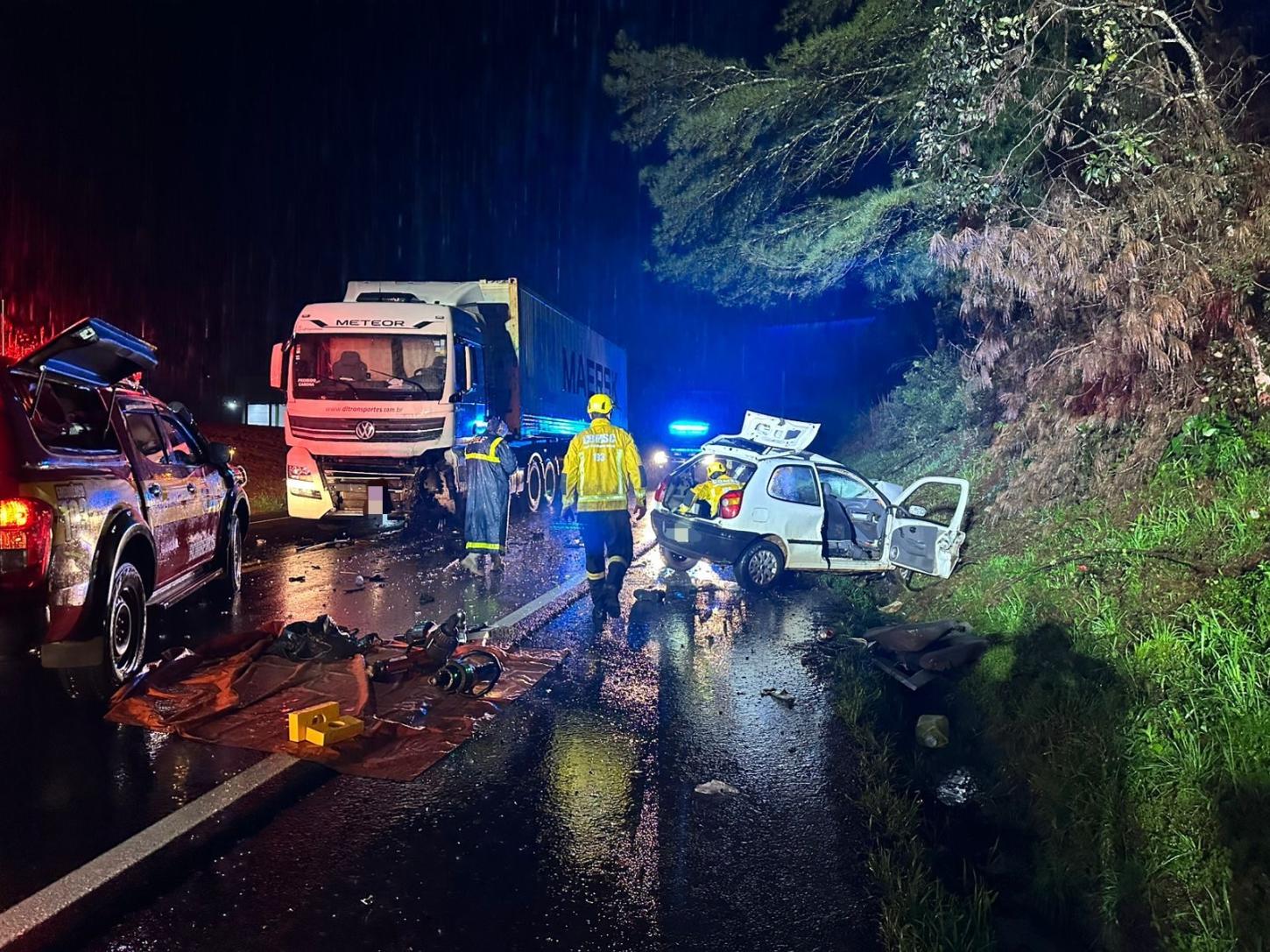 Três pessoas morrem e três ficam feridas em grave acidente na BR-470, em Brunópolis