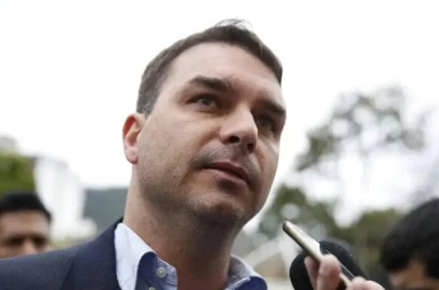 Após ver Bolsonaro, Flávio apoia fim da escala 6×1, mas volta a defender negociação entre patrão e empregado