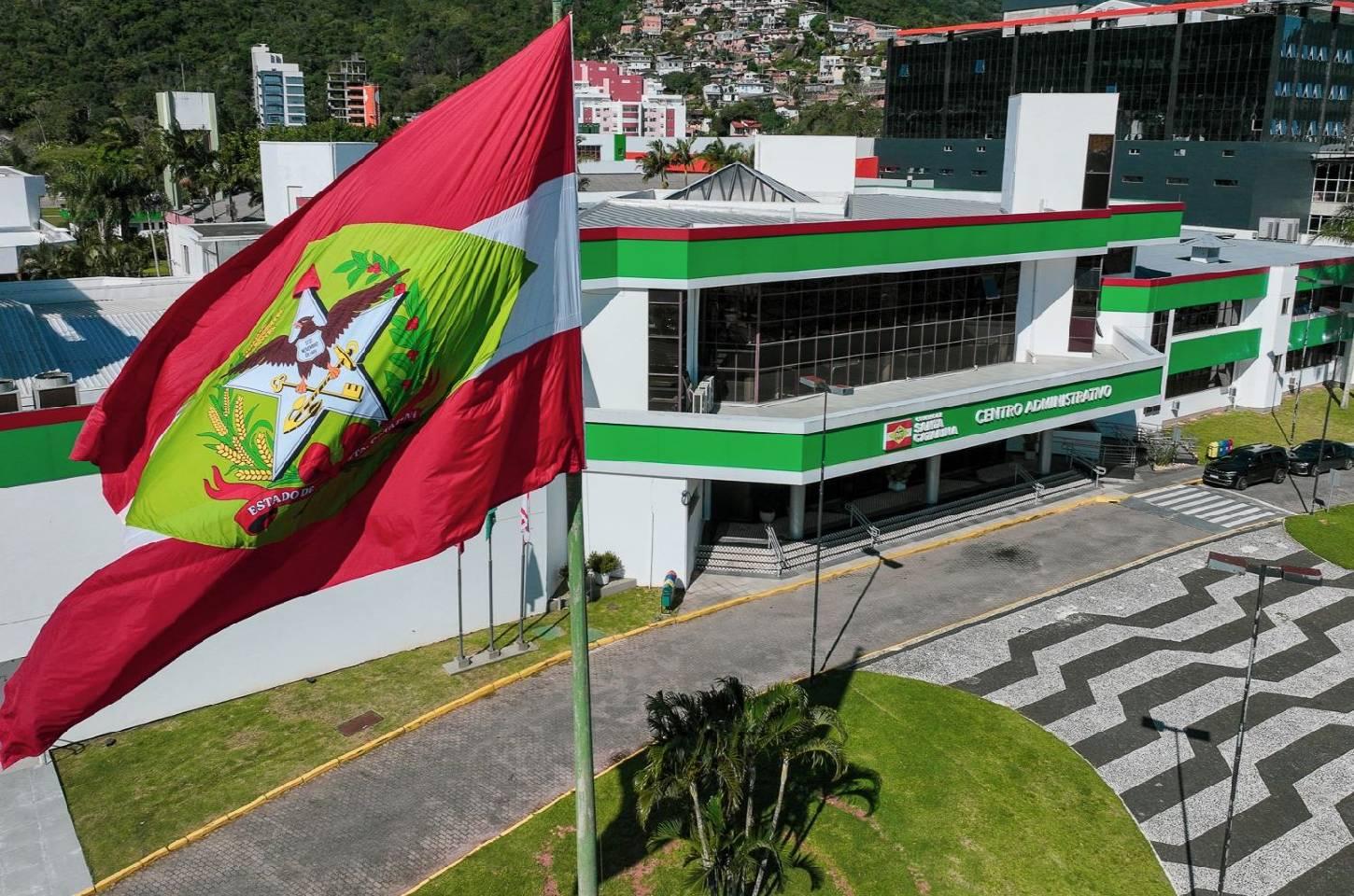 Auxílio-alimentação passa a integrar 13º e férias de servidores estaduais de SC