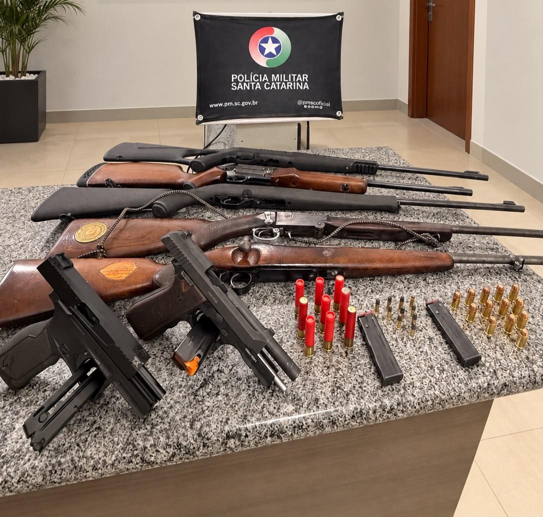 Homem é preso após apontar arma contra policial e ameaçar moradores em Campos Novos