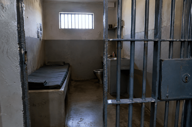 Júri em Curitibanos condena réu a 21 anos por homicídio ocorrido dentro de cela