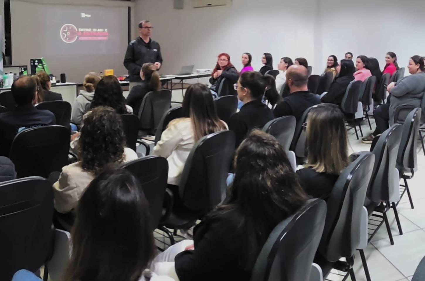 NARCAN promove encontro de mecânica para mulheres